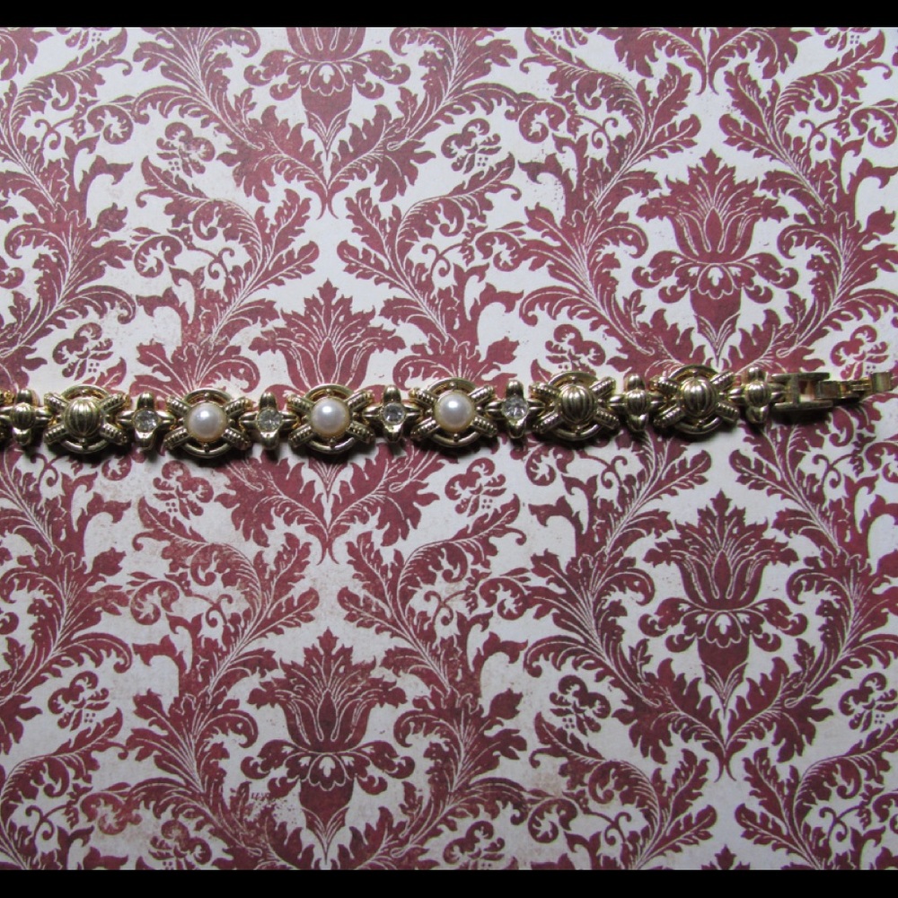 Vintage gold colored faux pearl diamond bracelet